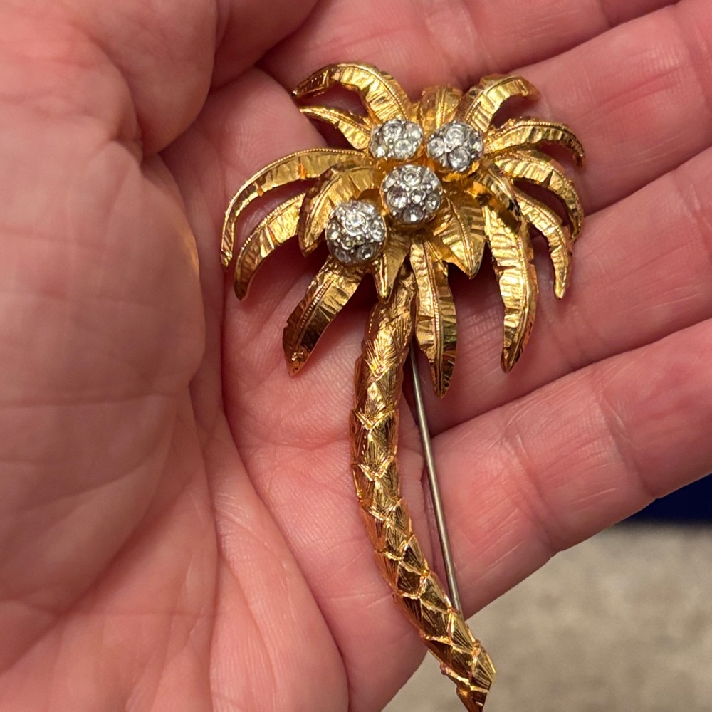 Tropical Gold Palm Tree Brooch - Picture 5 of 5